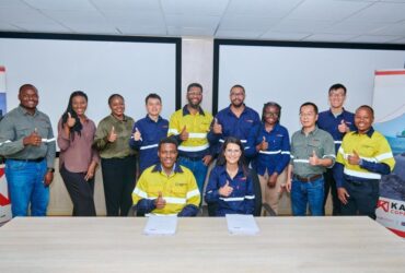 Image des équipes de crossboundary Energy et Kamoa mining. Source: Crossboundary Energy