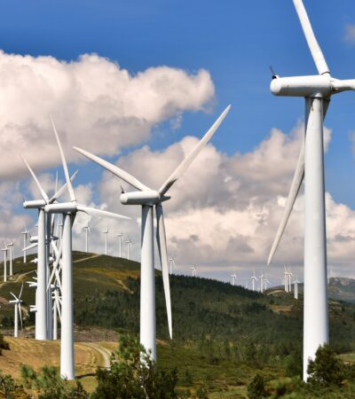 image représentative de projet éolien + BESS