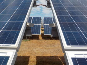 image de panneaux solaires au sol. Essor solaire de la zambie