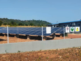 image d'une mini-centrale solaire pour l'électrification solaire rurale