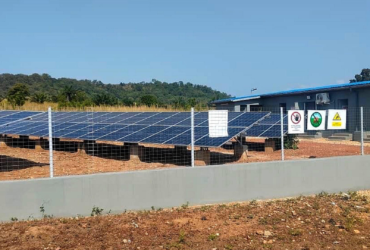 image d'une mini-centrale solaire pour l'électrification solaire rurale