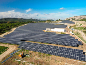image aerienne d'un projet solaire