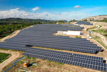 image aerienne d'un projet solaire