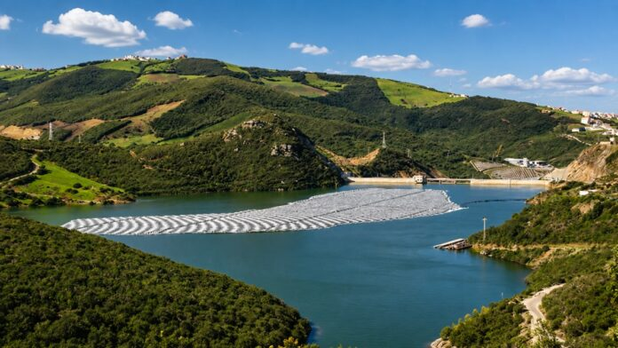 centrale solaire flottante sur la barrage de tanger