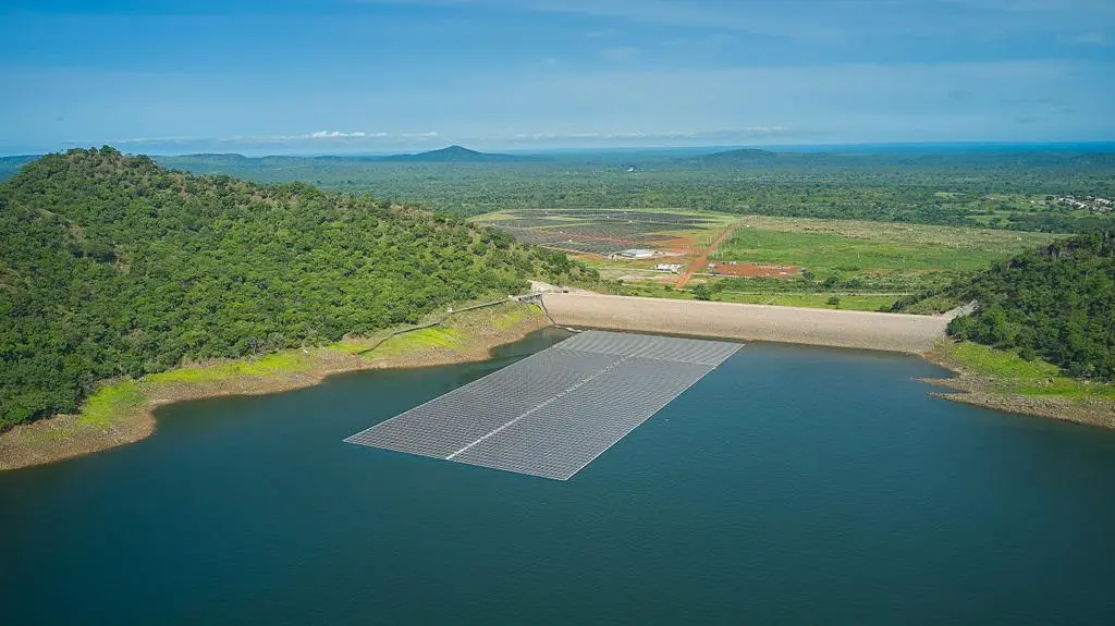 image du barrage de BUI qui permet d'augmenter la capacité solaire du pays